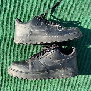Nike Men's All-Black Air Sneakers